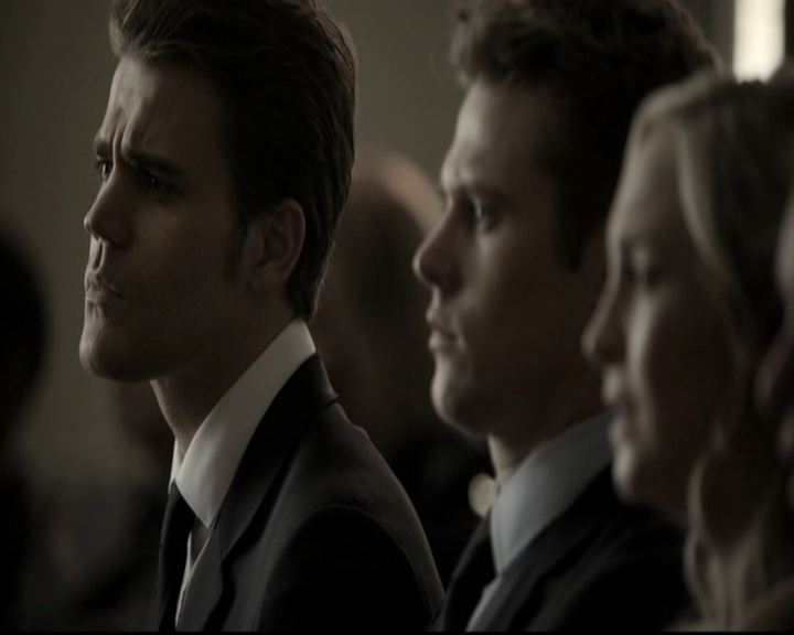 VampireDiariesWorld-dot-nl_6x15LetHerGo1317.jpg