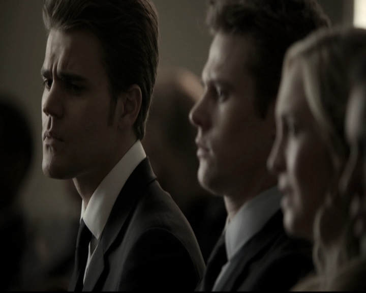 VampireDiariesWorld-dot-nl_6x15LetHerGo1318.jpg