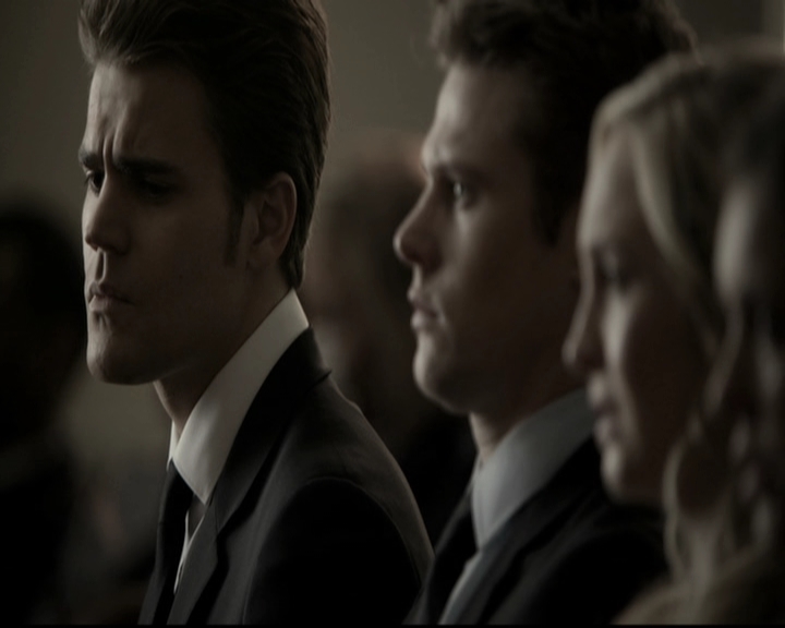 VampireDiariesWorld-dot-nl_6x15LetHerGo1319.jpg