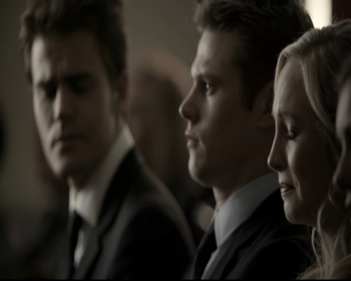 VampireDiariesWorld-dot-nl_6x15LetHerGo1331.jpg