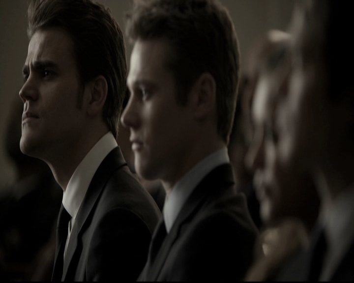 VampireDiariesWorld-dot-nl_6x15LetHerGo1411.jpg