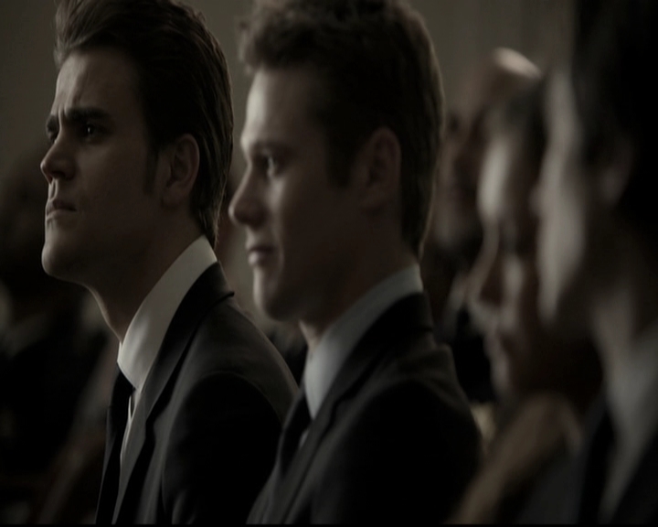 VampireDiariesWorld-dot-nl_6x15LetHerGo1412.jpg