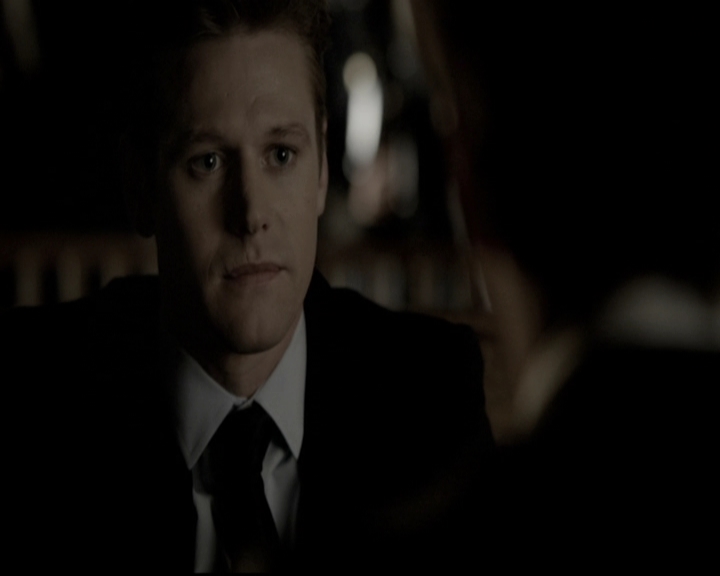 VampireDiariesWorld-dot-nl_6x15LetHerGo1448.jpg