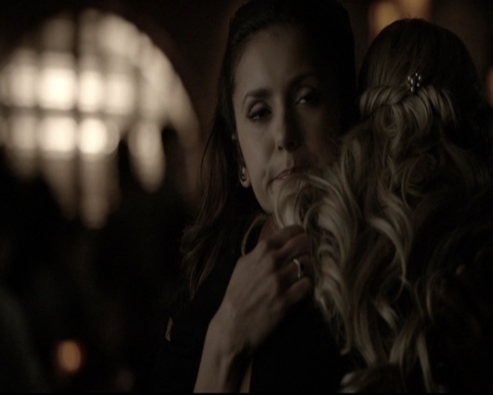 VampireDiariesWorld-dot-nl_6x15LetHerGo1516.jpg