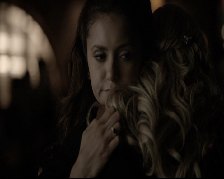 VampireDiariesWorld-dot-nl_6x15LetHerGo1519.jpg