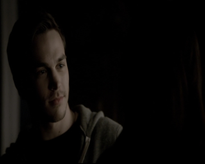 VampireDiariesWorld-dot-nl_6x15LetHerGo1712.jpg