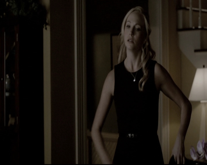 VampireDiariesWorld-dot-nl_6x15LetHerGo1964.jpg