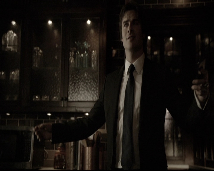 VampireDiariesWorld-dot-nl_6x15LetHerGo2220.jpg