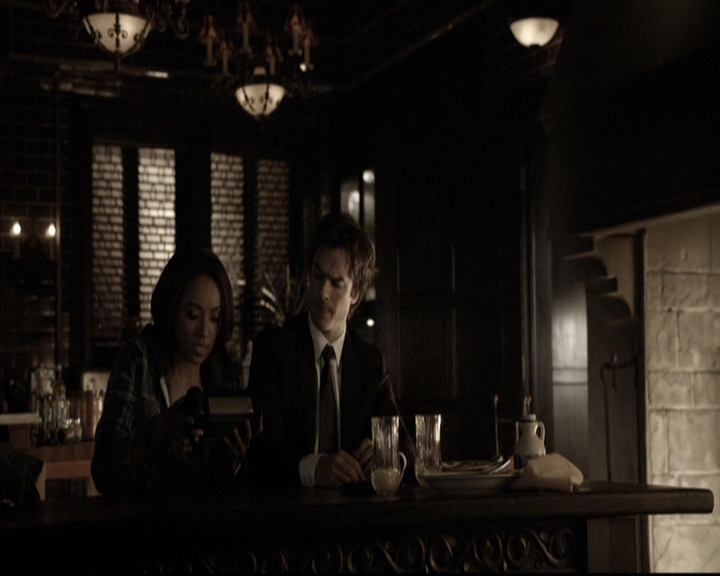 VampireDiariesWorld-dot-nl_6x15LetHerGo2263.jpg