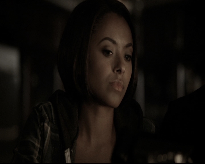 VampireDiariesWorld-dot-nl_6x15LetHerGo2276.jpg