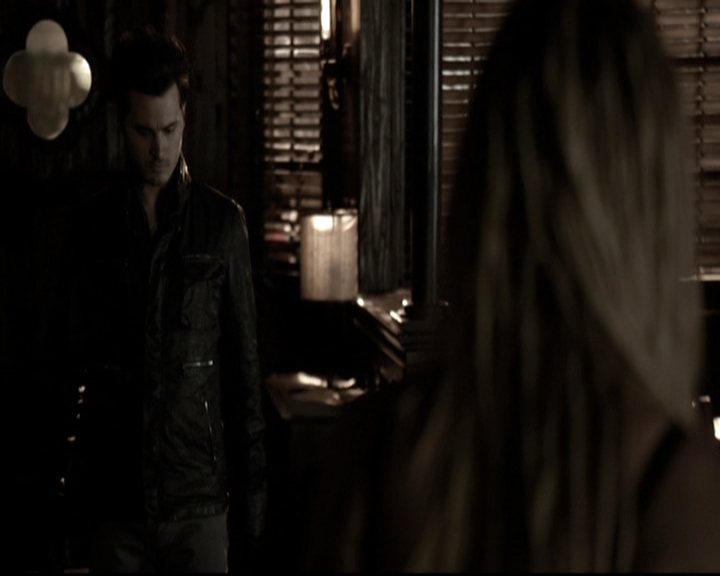 VampireDiariesWorld-dot-nl_6x17ABirdInAGildedCage0016.jpg