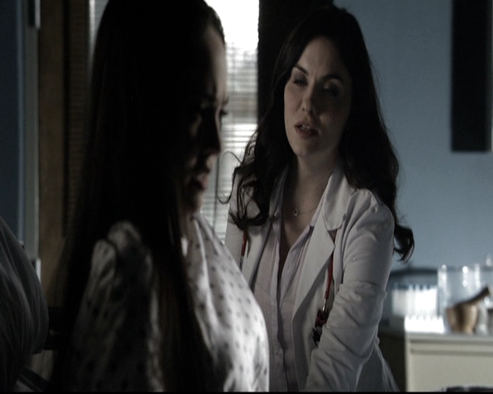 VampireDiariesWorld-dot-nl_6x17ABirdInAGildedCage0195.jpg