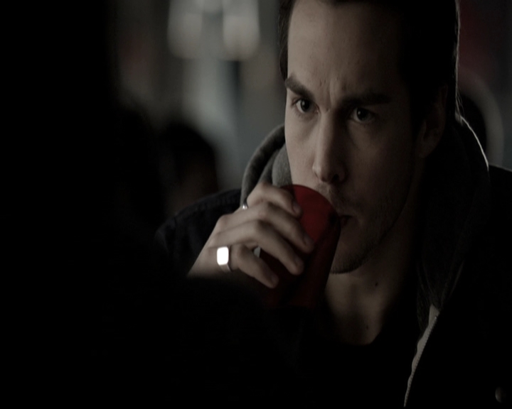 VampireDiariesWorld-dot-nl_6x17ABirdInAGildedCage0504.jpg