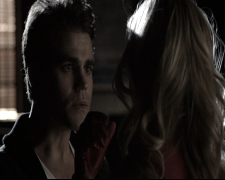 VampireDiariesWorld-dot-nl_6x17ABirdInAGildedCage0617.jpg