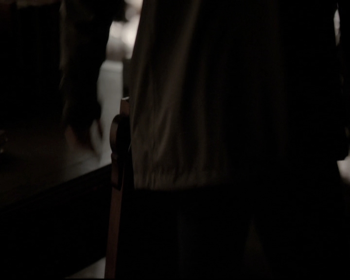 VampireDiariesWorld-dot-nl_6x17ABirdInAGildedCage0880.jpg