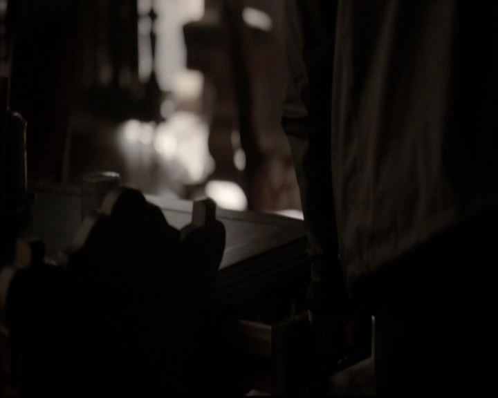 VampireDiariesWorld-dot-nl_6x17ABirdInAGildedCage0884.jpg