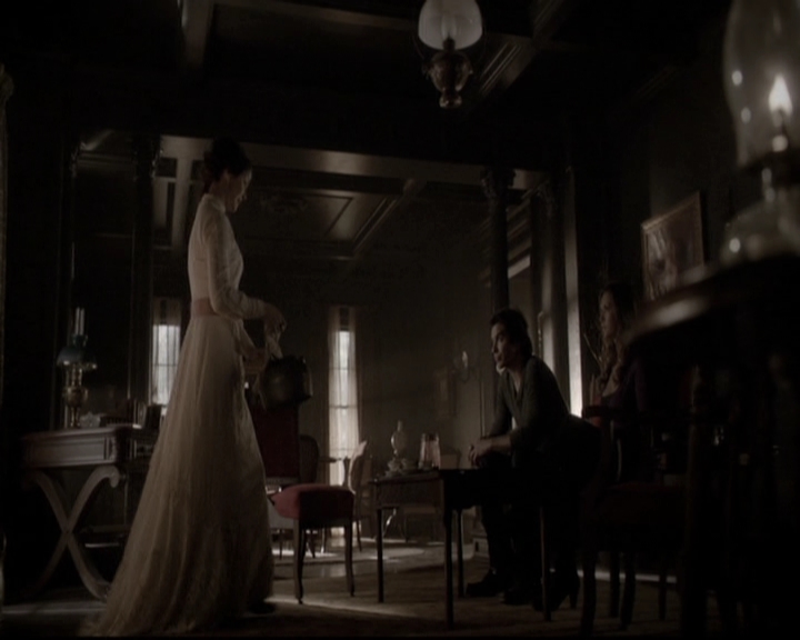 VampireDiariesWorld-dot-nl_6x17ABirdInAGildedCage0925.jpg