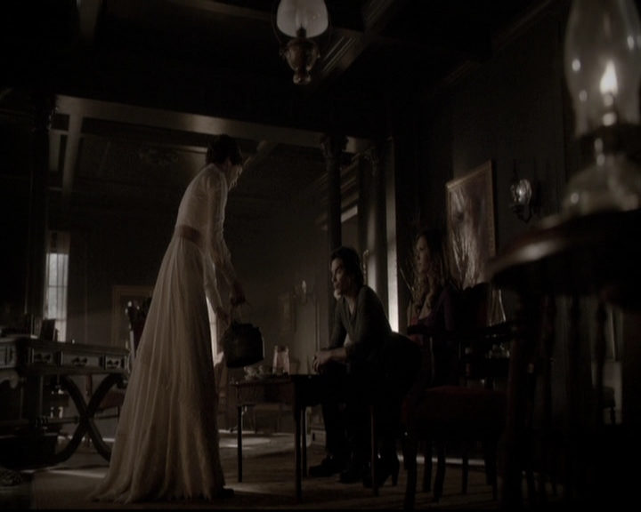 VampireDiariesWorld-dot-nl_6x17ABirdInAGildedCage0926.jpg