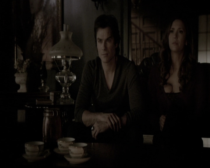 VampireDiariesWorld-dot-nl_6x17ABirdInAGildedCage0950.jpg