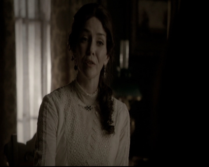 VampireDiariesWorld-dot-nl_6x17ABirdInAGildedCage0960.jpg