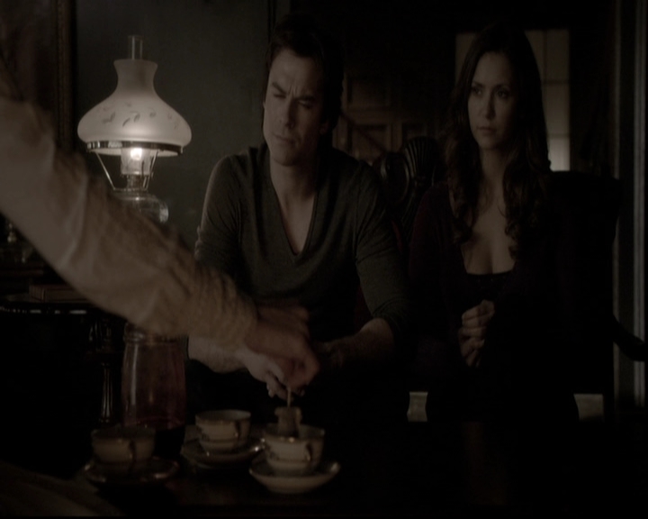 VampireDiariesWorld-dot-nl_6x17ABirdInAGildedCage0963.jpg