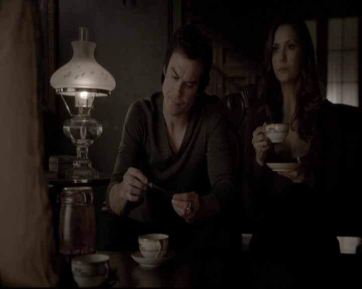 VampireDiariesWorld-dot-nl_6x17ABirdInAGildedCage0999.jpg