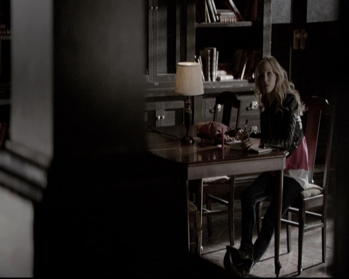 VampireDiariesWorld-dot-nl_6x17ABirdInAGildedCage1048.jpg