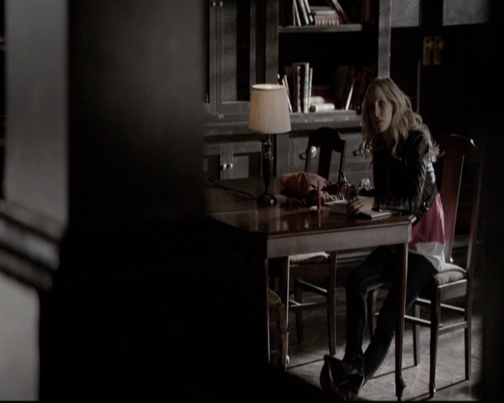 VampireDiariesWorld-dot-nl_6x17ABirdInAGildedCage1049.jpg