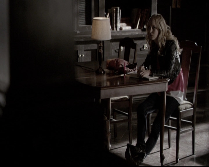 VampireDiariesWorld-dot-nl_6x17ABirdInAGildedCage1055.jpg