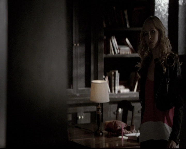 VampireDiariesWorld-dot-nl_6x17ABirdInAGildedCage1059.jpg