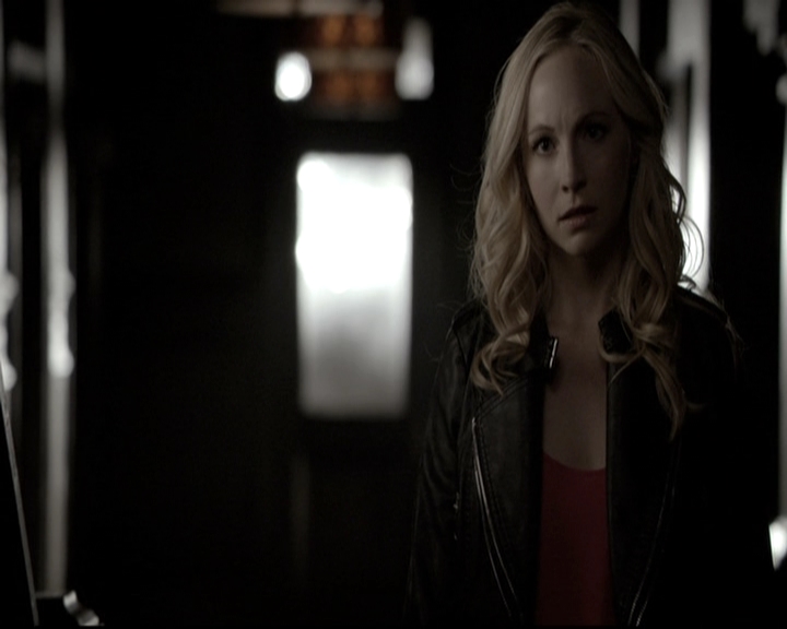 VampireDiariesWorld-dot-nl_6x17ABirdInAGildedCage1067.jpg