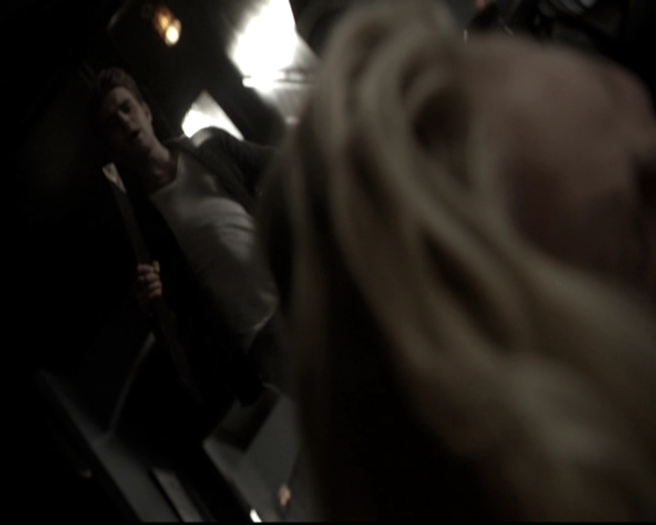 VampireDiariesWorld-dot-nl_6x17ABirdInAGildedCage1081.jpg