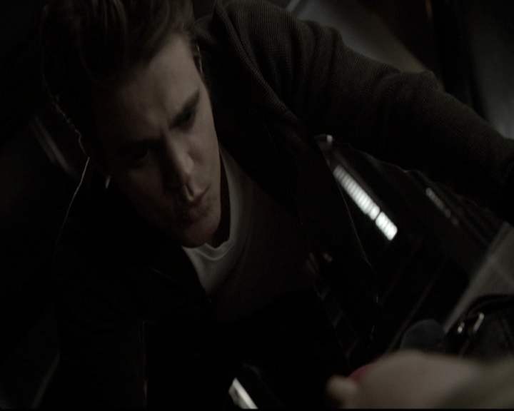 VampireDiariesWorld-dot-nl_6x17ABirdInAGildedCage1086.jpg