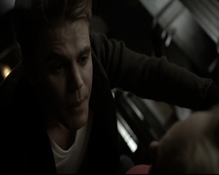 VampireDiariesWorld-dot-nl_6x17ABirdInAGildedCage1094.jpg