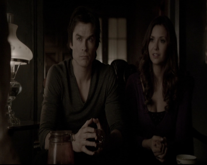 VampireDiariesWorld-dot-nl_6x17ABirdInAGildedCage1165.jpg