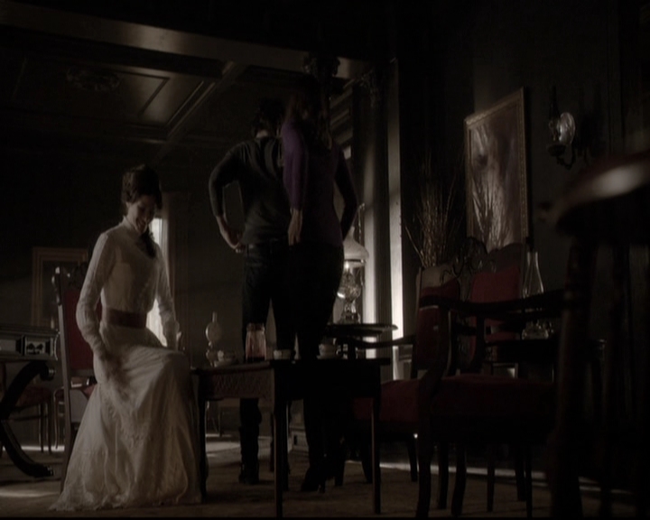 VampireDiariesWorld-dot-nl_6x17ABirdInAGildedCage1180.jpg