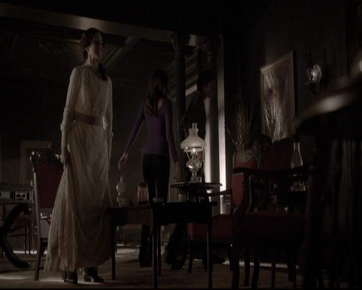 VampireDiariesWorld-dot-nl_6x17ABirdInAGildedCage1181.jpg