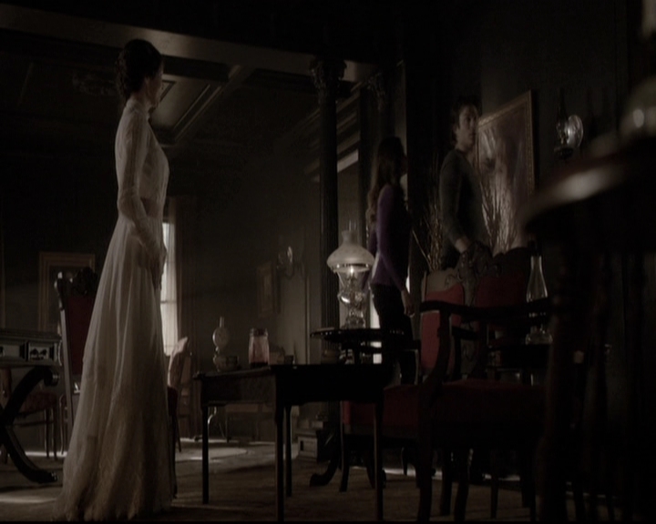 VampireDiariesWorld-dot-nl_6x17ABirdInAGildedCage1182.jpg