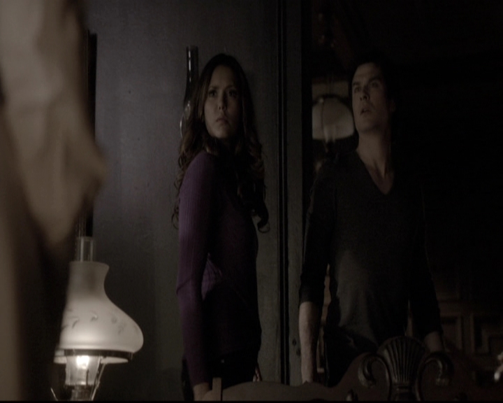 VampireDiariesWorld-dot-nl_6x17ABirdInAGildedCage1183.jpg