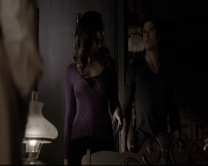 VampireDiariesWorld-dot-nl_6x17ABirdInAGildedCage1185.jpg