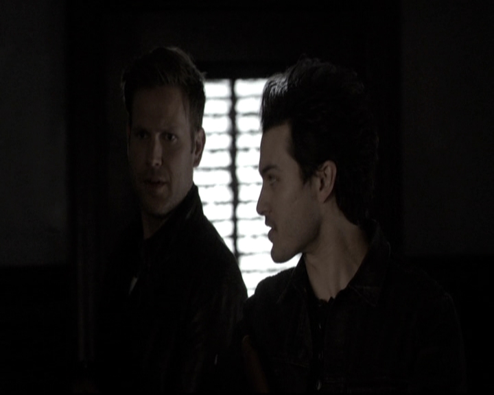 VampireDiariesWorld-dot-nl_6x17ABirdInAGildedCage1227.jpg