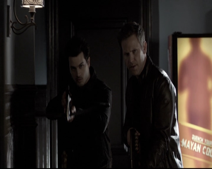 VampireDiariesWorld-dot-nl_6x17ABirdInAGildedCage1339.jpg