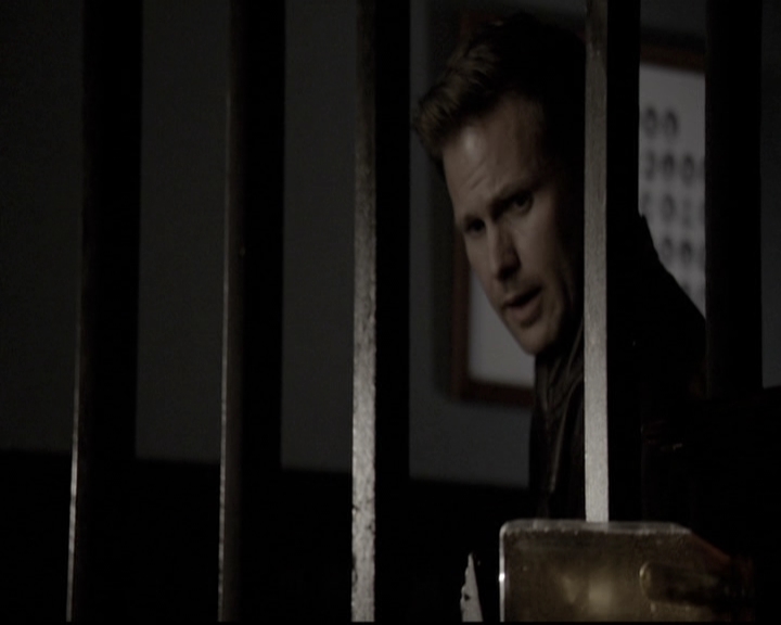 VampireDiariesWorld-dot-nl_6x17ABirdInAGildedCage1349.jpg