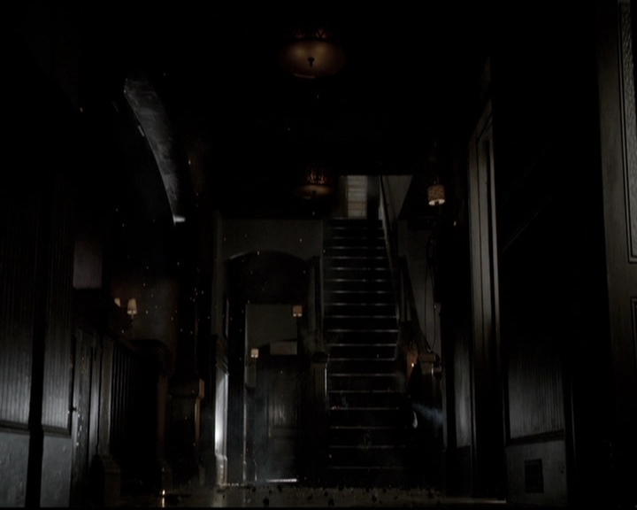 VampireDiariesWorld-dot-nl_6x17ABirdInAGildedCage1356.jpg