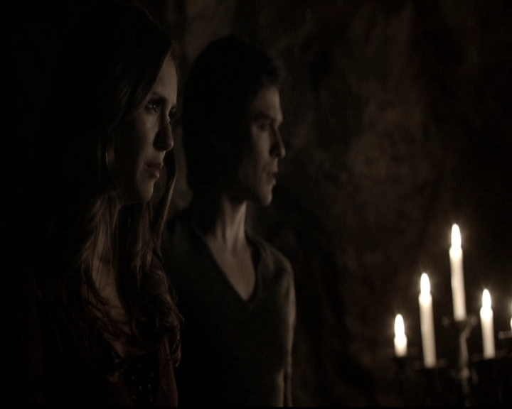 VampireDiariesWorld-dot-nl_6x17ABirdInAGildedCage1367.jpg