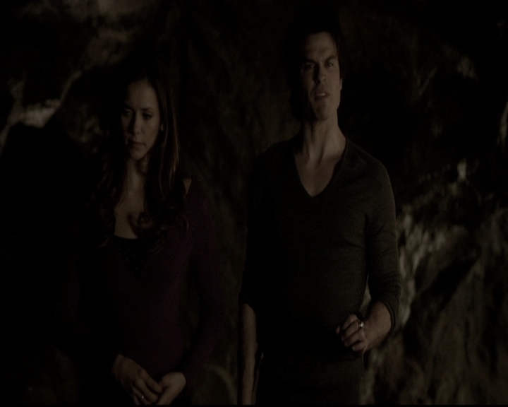 VampireDiariesWorld-dot-nl_6x17ABirdInAGildedCage1375.jpg