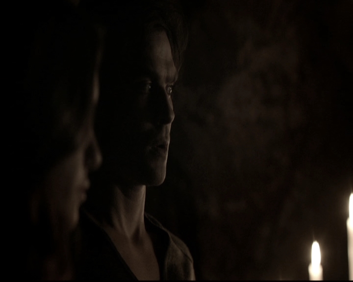 VampireDiariesWorld-dot-nl_6x17ABirdInAGildedCage1388.jpg