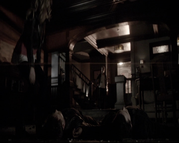 VampireDiariesWorld-dot-nl_6x17ABirdInAGildedCage1537.jpg