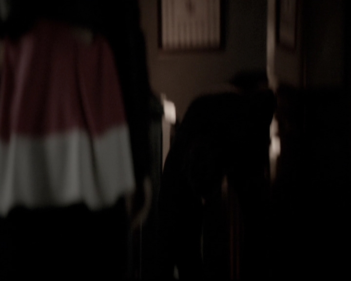 VampireDiariesWorld-dot-nl_6x17ABirdInAGildedCage1544.jpg