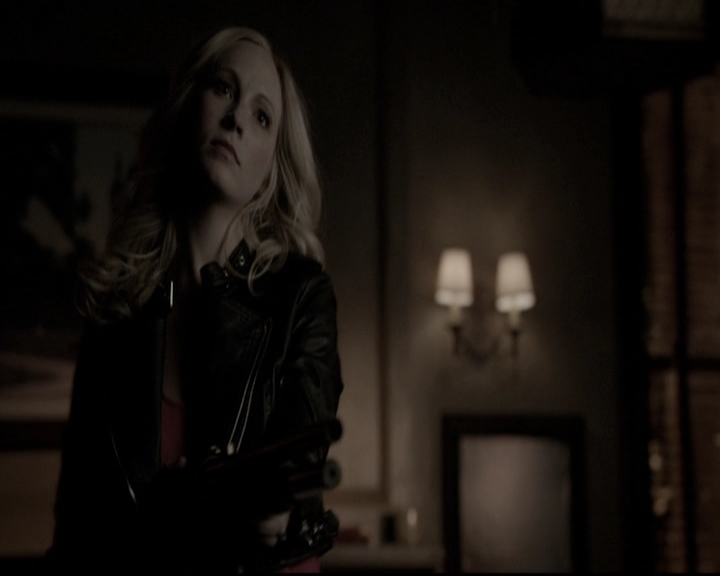 VampireDiariesWorld-dot-nl_6x17ABirdInAGildedCage1549.jpg